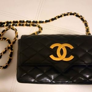 💯 AuthenVINTAGE XL mini Chanel 24kt gold plated hardware in very good condition